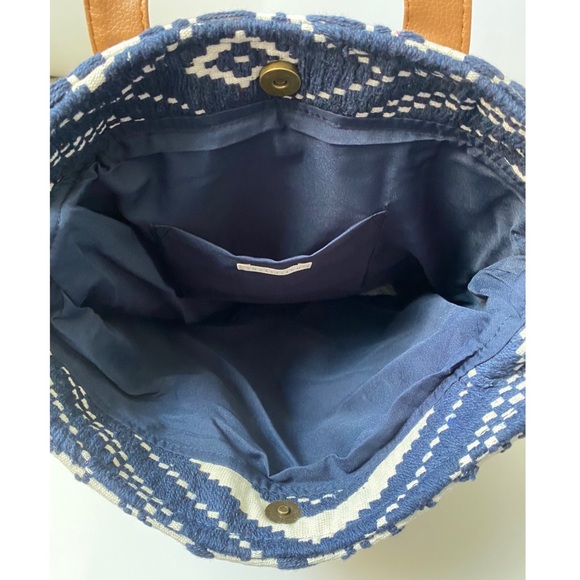 Aztec Large Woven Navy Blue & Cream tote bag - Picture 6 of 10